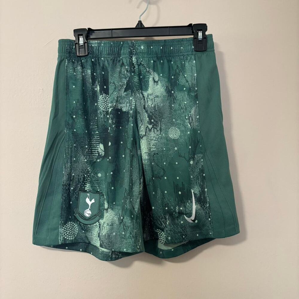 Nike tottenham hotspur green shorts